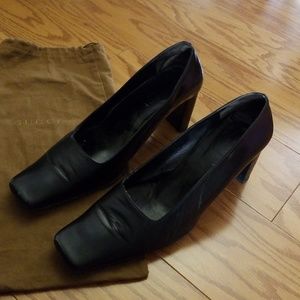Vintage Gucci square toed black leather pumps